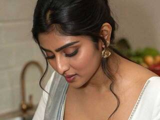 에로틱 한 영상 채팅 IqraQueen