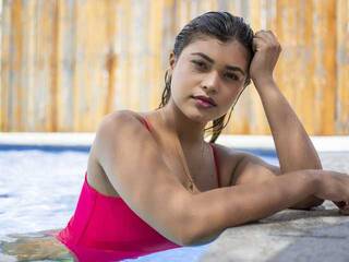 에로틱 한 영상 채팅 iris-jenner