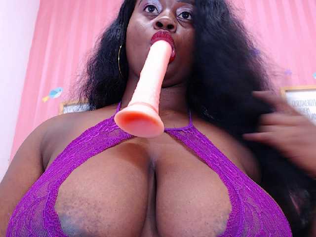 사진 irisbrown Hello guys! happy day lets make some tricks and #cum with me and play with my #toys #dildo #lovense #ebony #ebano #fuck my #pussy