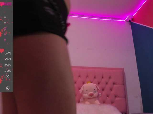 - isa-kiss Awesome striptease 150 tokens