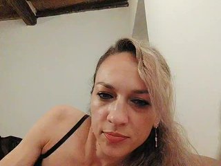 에로틱 한 영상 채팅 IssaaBella7