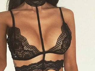 에로틱 한 영상 채팅 Jaklina