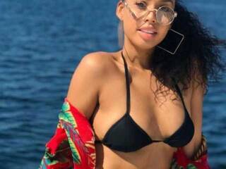 에로틱 한 영상 채팅 Jolieculmetisse