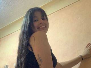 에로틱 한 영상 채팅 Joyce-Rosse