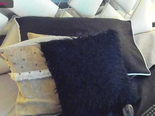 방송 스크린 샷 Julia-Rivera