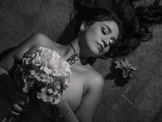 에로틱 한 영상 채팅 JuliRobert