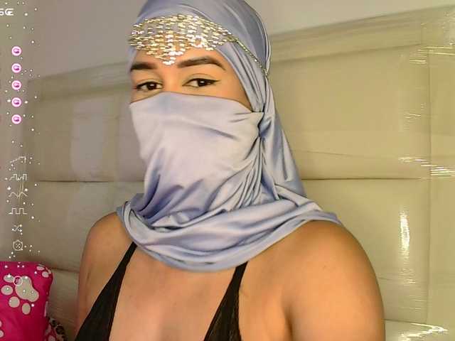 사진 kaalinda1 New Arab girl in this environment, shy but wanting to know everything that is related