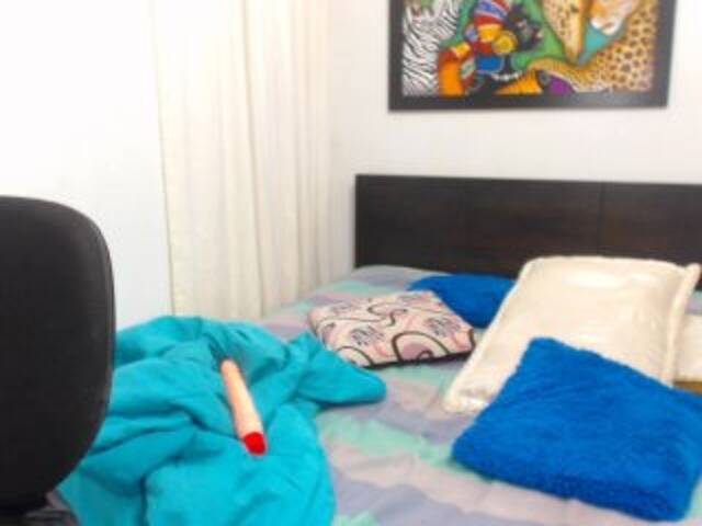 방송 스크린 샷 KarlaHarrison