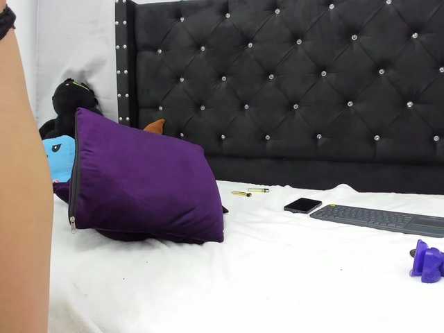 방송 스크린 샷 KarolineWayne