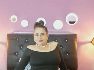 에로틱 한 영상 채팅 KathiaHunt