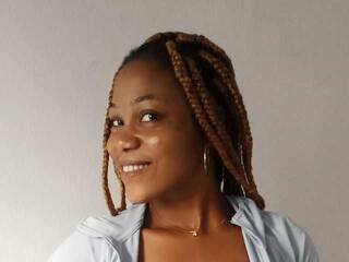 에로틱 한 영상 채팅 Kathy-dize