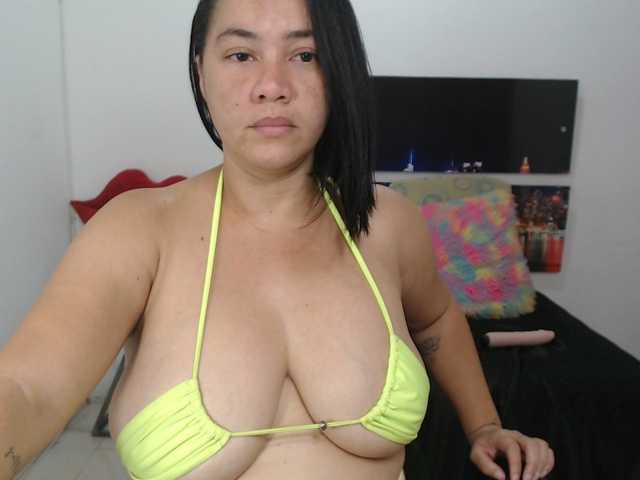 사진 kattyCurtys BEST BOOBS ONLINE!- BOOBJOB at 300 tips- RIDE at Goal // SHARE CAM IS ON!- PVT IS ON!