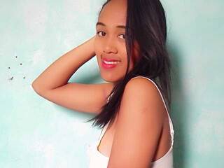 에로틱 한 영상 채팅 Keirah