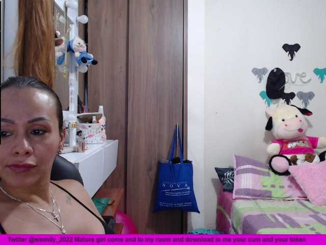 사진 emmily_castro hello come and play with me but with care I'm at home