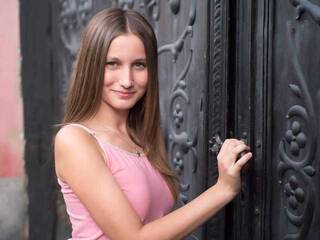 에로틱 한 영상 채팅 KiraMonroe69