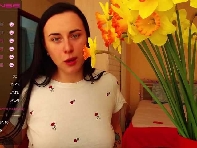 사진 -Yurievna- Welcome to my room) My name is Sveta) I love flowers and orgasms) I prefer level 26-33) lovense 2 tips , i see *****0 tip)