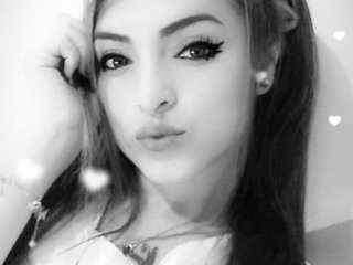 에로틱 한 영상 채팅 Kriis-Nova