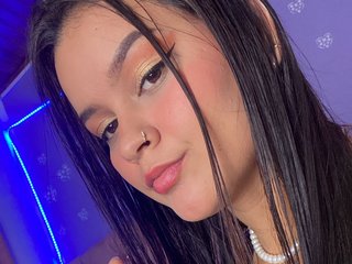 에로틱 한 영상 채팅 KrissSweetBoobs