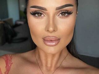 에로틱 한 영상 채팅 KylieSpicey