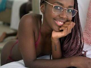 에로틱 한 영상 채팅 kynleeblackdo