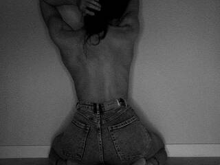 에로틱 한 영상 채팅 L-o-l-ita