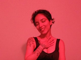 에로틱 한 영상 채팅 laura-hills18