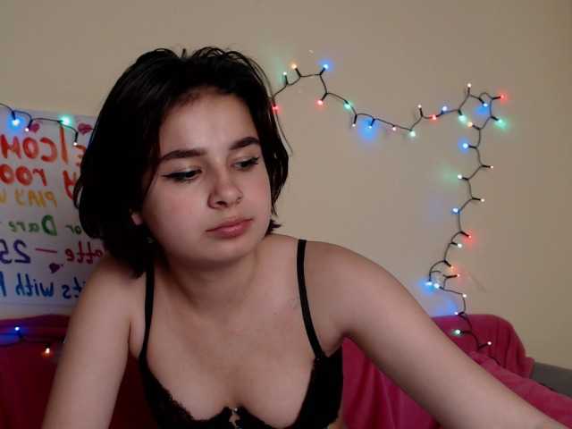 사진 laurafoxi Hi guys:)If you like me-20t ,tits-88t,kiss me-25,smoking 55t,c2c-44t,spanks-30t,dance-155t,***GROUP!