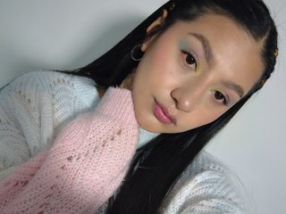 에로틱 한 영상 채팅 Leah-cyrus