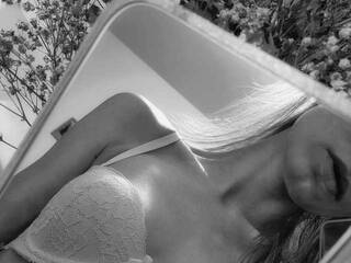 에로틱 한 영상 채팅 LeksiAngel