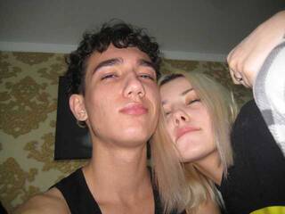 에로틱 한 영상 채팅 Leshaaaas