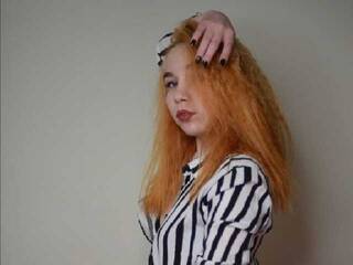 에로틱 한 영상 채팅 LessiFox