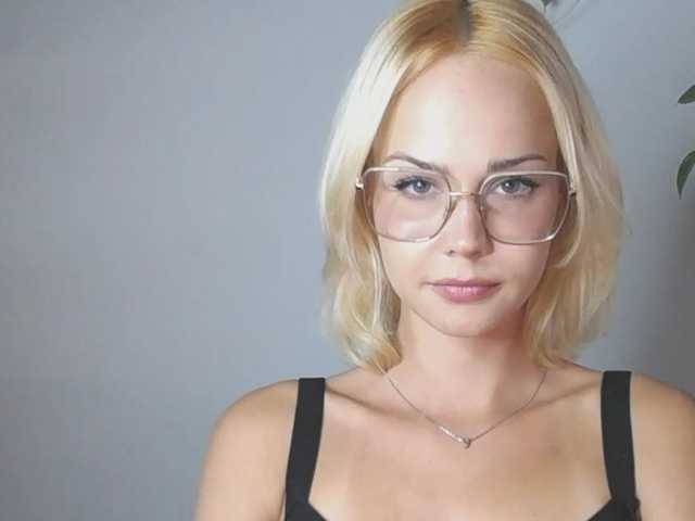 사진 lexieSpicy Sweet and yet dang naughty ;) #innocentface #sweet #petite #glasses #fetish #natural #shorthair #domina #teaser #cfmn #joi #cei #cbt #sph #cucktrainingI don;t speak russian