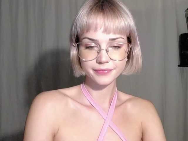 사진 lexieSpicy Sweet and yet dang naughty ;) #innocentface #sweet #petite #glasses #fetish #natural #shorthair #domina #teaser #cfmn #joi #cei #cbt #sph #cucktraining