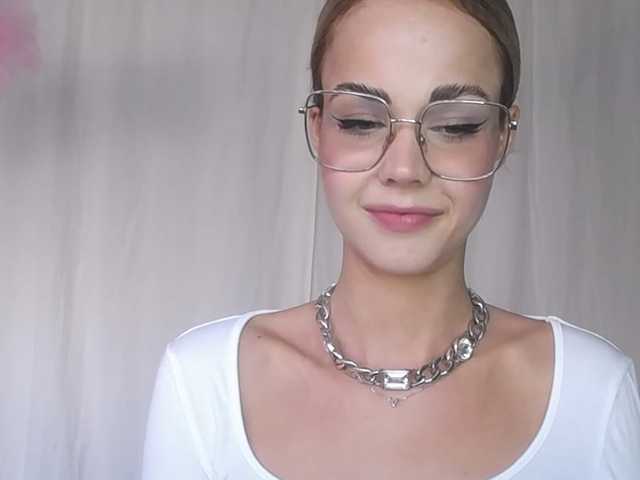 사진 lexieSpicy Sweet and yet dang naughty ;) #innocentface #sweet #petite #glasses #fetish #natural #shorthair #domina #teaser #cfmn #joi #cei #cbt #sph #cucktraining