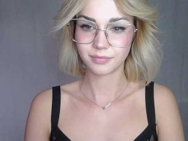 사진 lexieSpicy Sweet and yet dang naughty ;) #innocentface #sweet #petite #glasses #fetish #natural #shorthair #domina #teaser #cfmn #joi #cei #cbt #sph #cucktraining