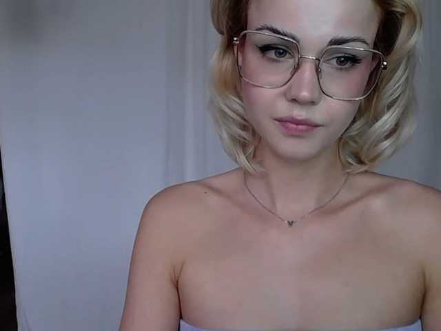 사진 lexieSpicy Sweet and yet dang naughty ;) #innocentface #sweet #petite #glasses #fetish #natural #shorthair #domina #teaser #cfmn #joi #cei #cbt #sph #cucktraining