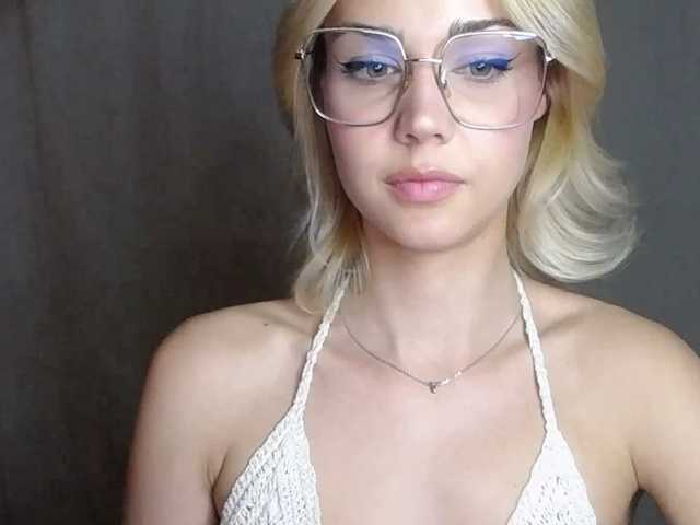 사진 lexieSpicy Sweet and yet dang naughty ;) #innocentface #sweet #petite #glasses #fetish #natural #shorthair #domina #teaser #cfmn #joi #cei #cbt #sph #cucktraining