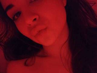 에로틱 한 영상 채팅 Lika-Indica