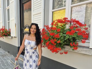 에로틱 한 영상 채팅 Liliana99