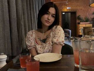 에로틱 한 영상 채팅 Kristi_nka