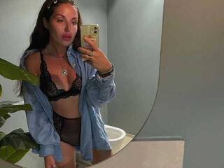 에로틱 한 영상 채팅 LisaAlbarn