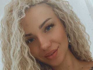 에로틱 한 영상 채팅 Lisandra95