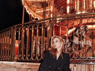 에로틱 한 영상 채팅 LisaRed