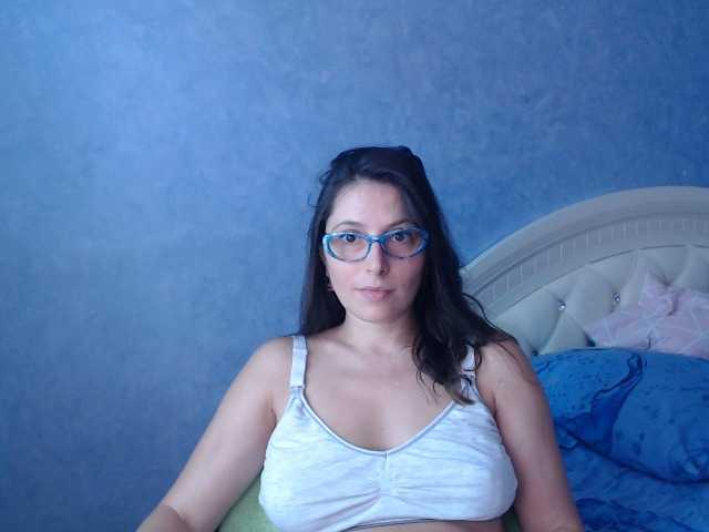 사진 LisaSweet23 hi boys welcome to my room to chat and for hot body to see naked in private))