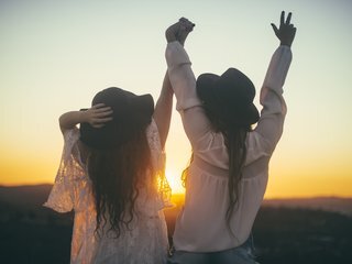 에로틱 한 영상 채팅 LoNikTwins