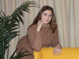 에로틱 한 영상 채팅 LoraBrie