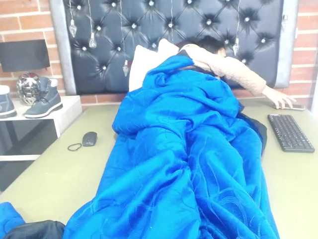 방송 스크린 샷 LUISAHOLMES