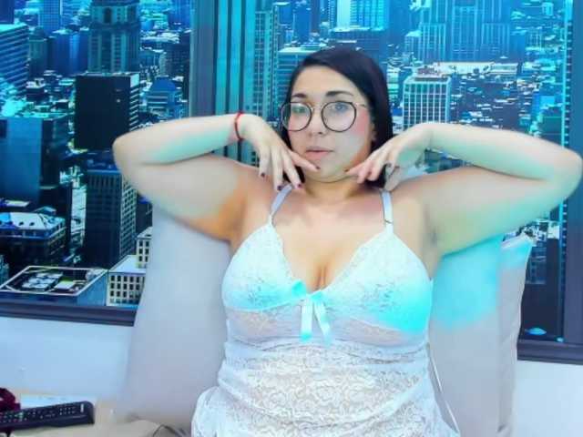 사진 LulluMagic Guys today I'm very horny and I want to fuck #latina #toys #bigass #bigtits #tattoo #curvaceous