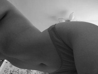 에로틱 한 영상 채팅 Milka-Mila