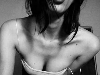 에로틱 한 영상 채팅 MadameLia